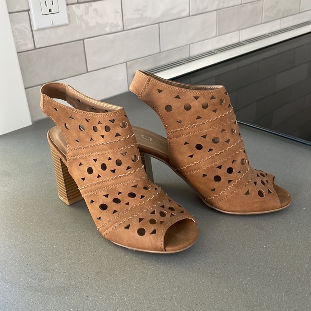 EUC CL by Laundry Tan Peep Toe Laser Cut Sandals with Stacked Heel - 6.5